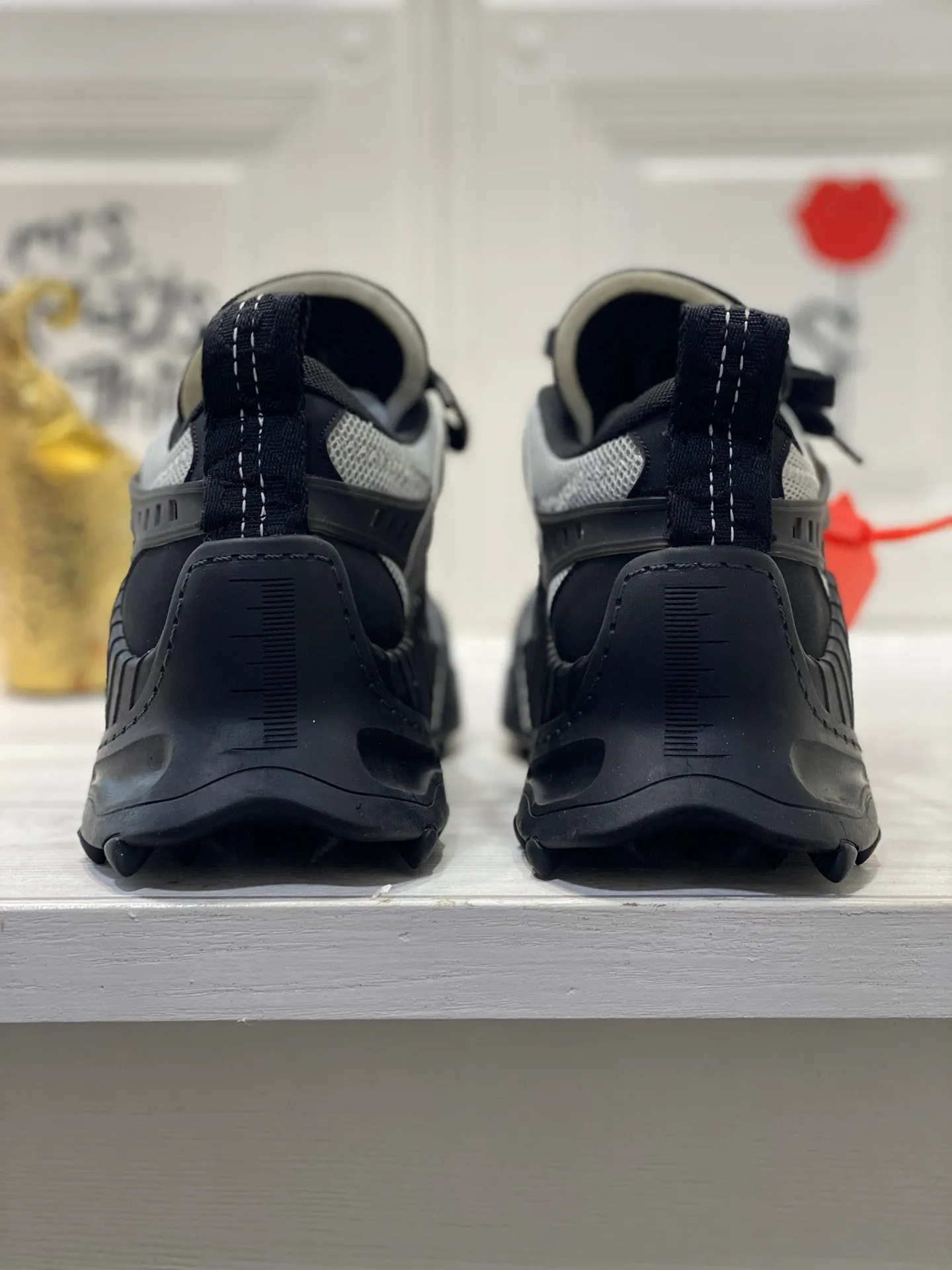Men's Men's Shoes💰480🌼【New Style】High-end Boutique-🤷‍♂🤷‍♂OFF-WHITE x Air Jordan 】1 The joint shoe has been highly concerned by everyone since its design. The new shoe is shown in the popular Chicago bull white and yellow LOGO color scheme. The shoe body is made of cowhide, cow suede, and other materials. In addition to the X hidden on the inside of the leather, the oversized Swoosh, OFF-WHITE for Nike, Air Jordan 1 birth information and AIR are displayed on both sides of the shoe. The iconic details of OFF-WHITE can be seen on the sole and insole. You can choose a pair if you like the style. Code: 39-44 (45 can be customized